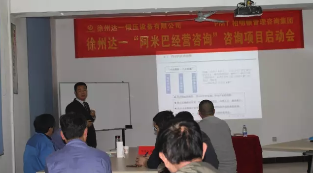 刘诗文老师进行了项目启动报告，对本次项目展开的必要性、整体运作以及关键点进行了阐述